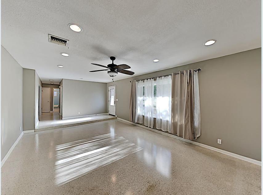 1347 Gleneagles Way - Photo 2 of 17