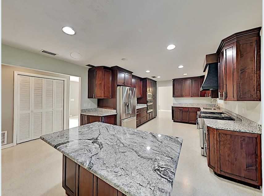 1347 Gleneagles Way - Photo 3 of 17