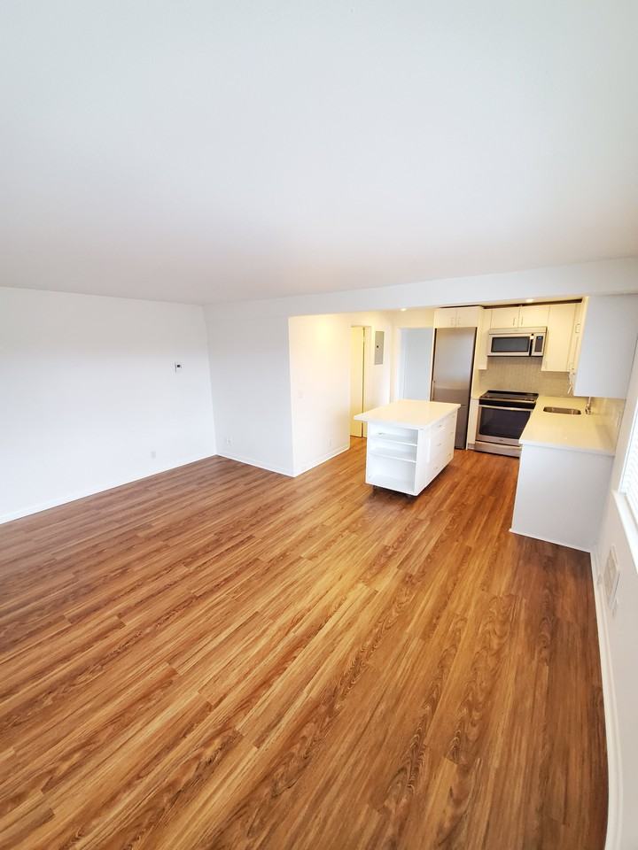 215 Boston - Photo 2 of 8