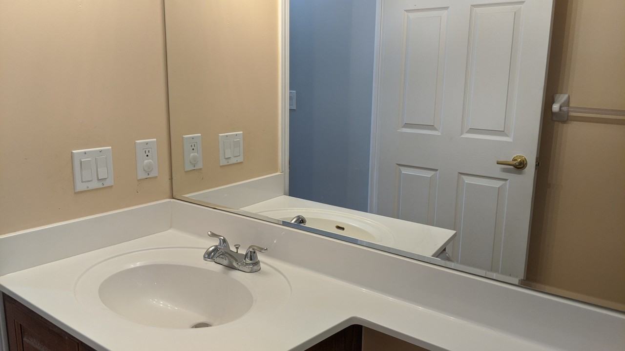 18 Kenaston Gardens #318 - Photo 5 of 10