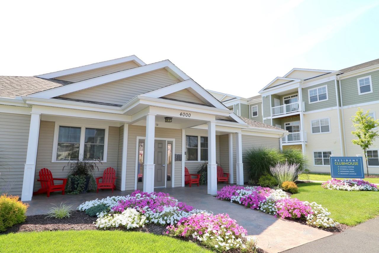 Broadleaf Boulevard Apartments - Photo 2 of 9