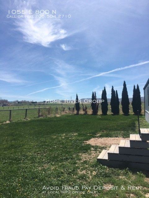 1055 E 800 N - Photo 2 of 9