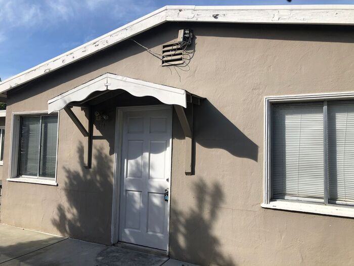 611 Manzanita St - Photo 3 of 12