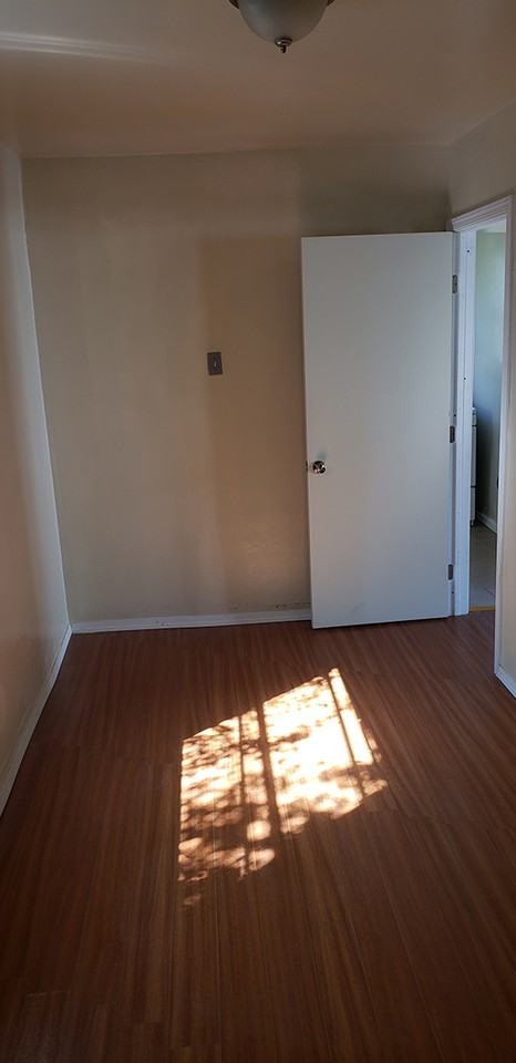 1714 East Glenoaks Boulevard #4 - Photo 5 of 10