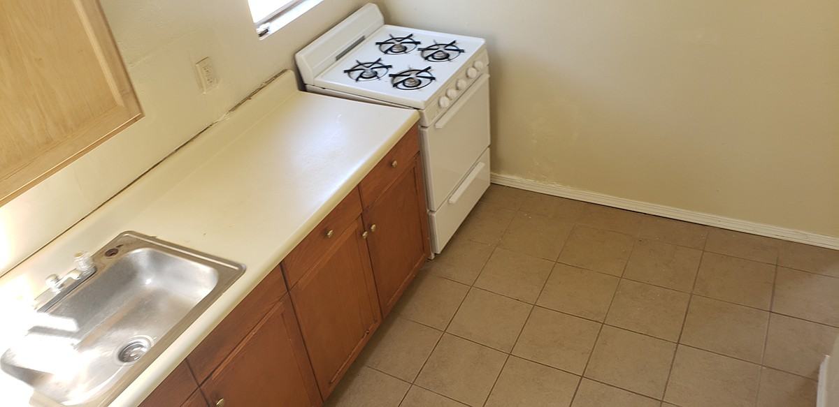 1714 East Glenoaks Boulevard #4 - Photo 6 of 10