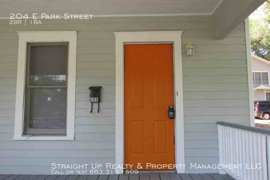 204 E Park Street - Photo 2 of 22