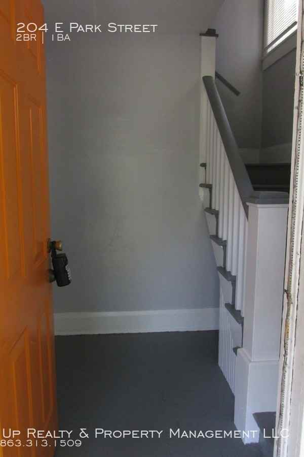 204 E Park Street - Photo 3 of 22
