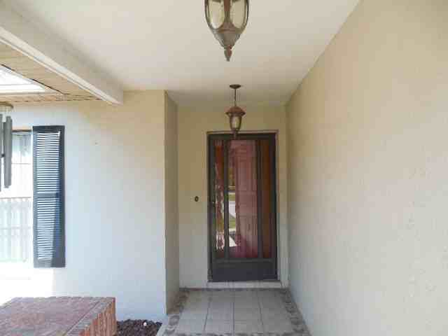 8349 Forest Oaks Blvd - Photo 2 of 25