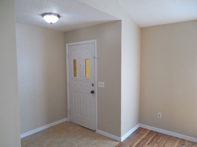 8349 Forest Oaks Blvd - Photo 3 of 25