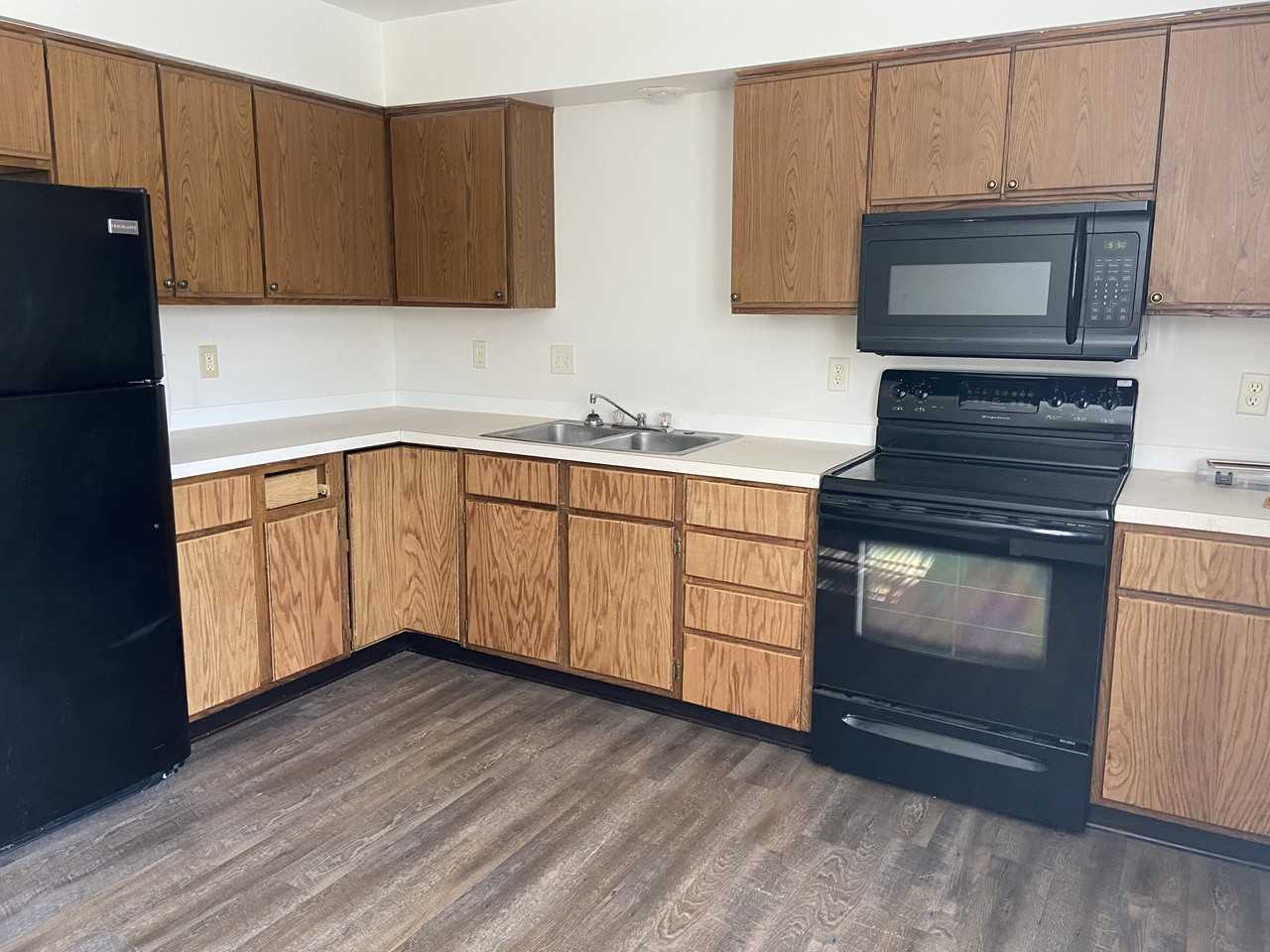 530 136Th Ave - Photo 2 of 8