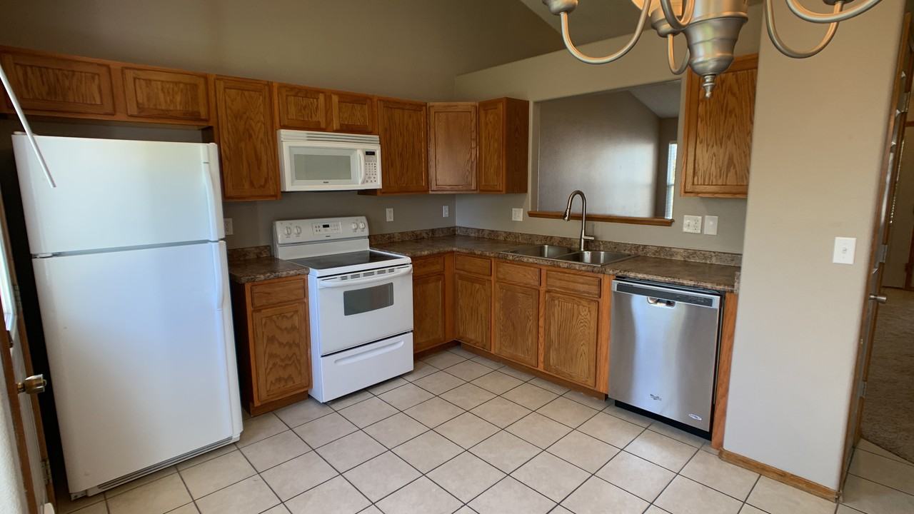 7205 Moss Bluff Ct - Photo 4 of 11