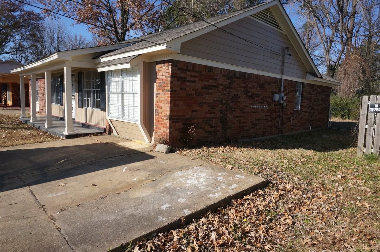 1888 W Holmes Rd - Photo 3 of 18