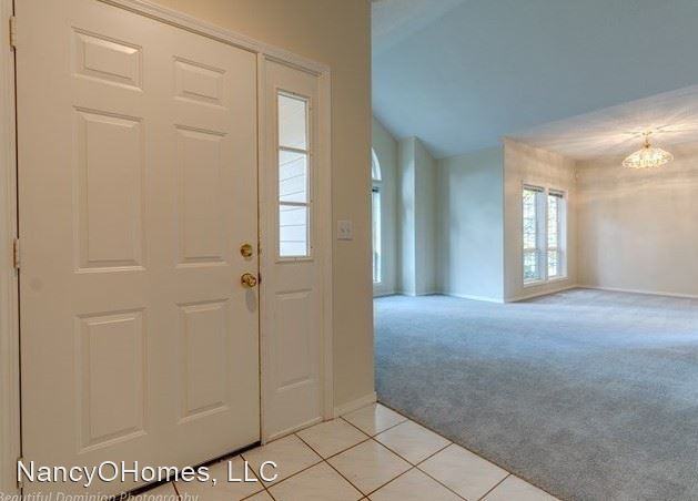 2812 Ne 163rd St - Photo 2 of 31