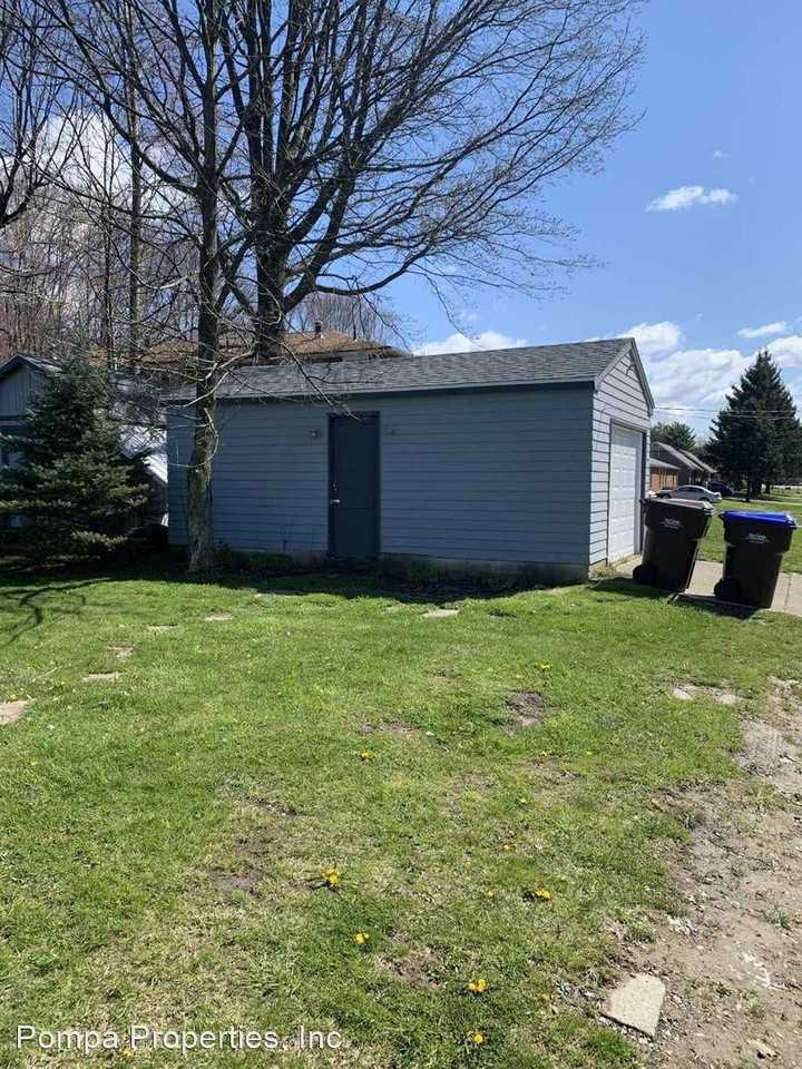 534 N Buhl Farm Drive - Photo 3 of 11