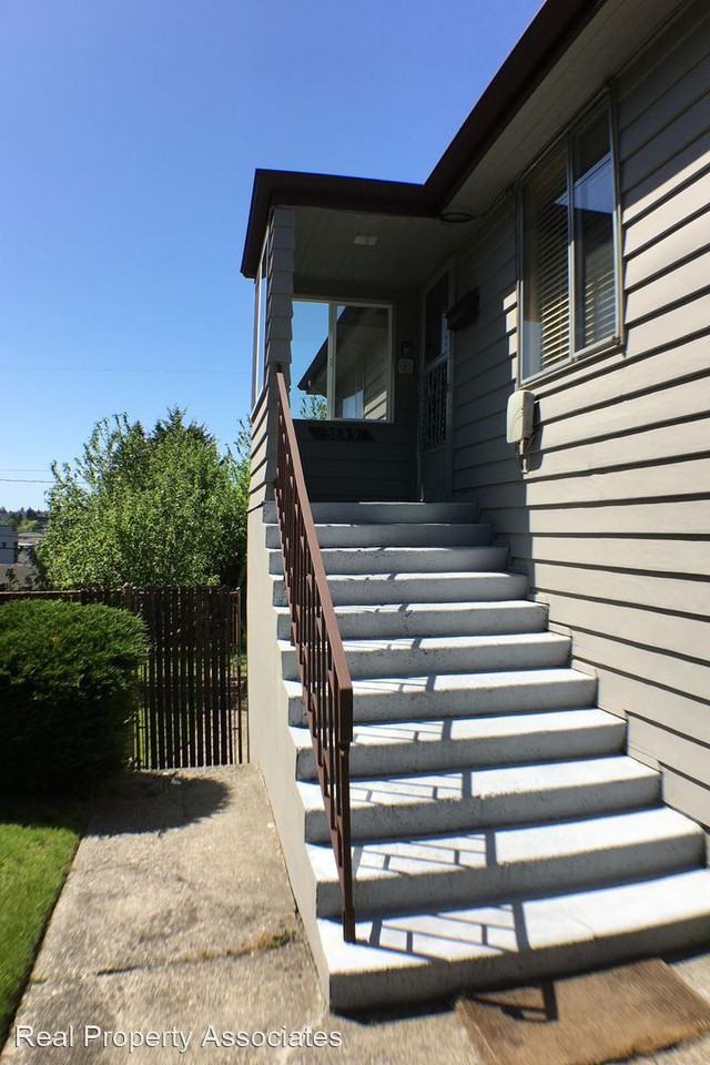 3849 Woodlawn Ave N - Photo 2 of 50