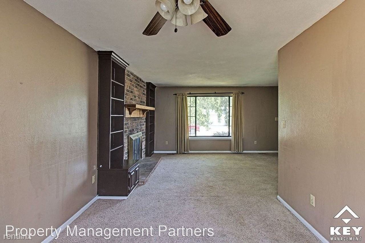 3203 N Brookfield - Photo 3 of 16