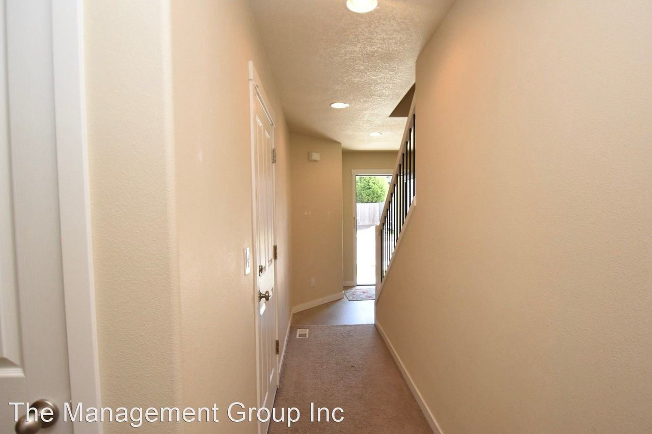 6108 Ne 71st Avenue - Photo 3 of 19