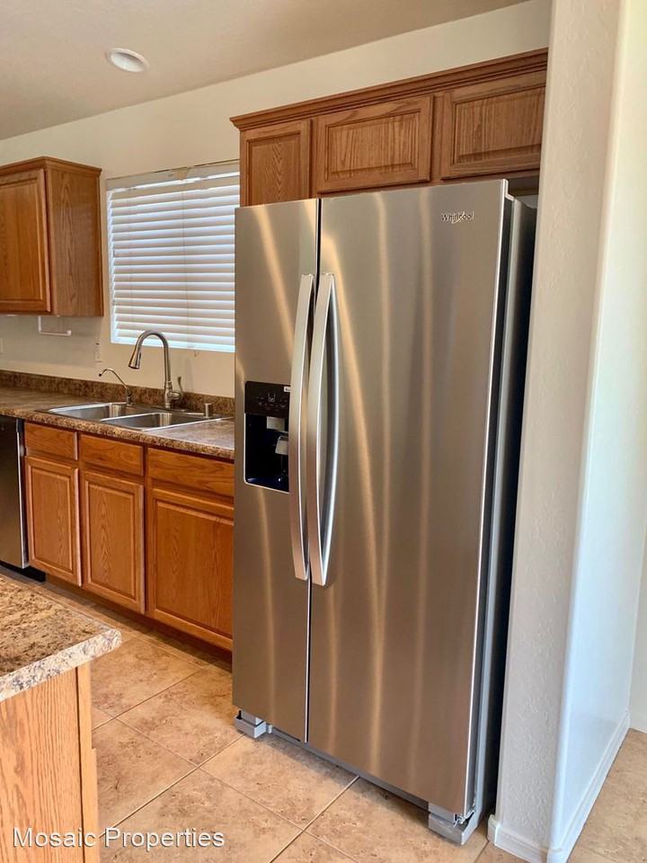 2904 E. Mead Drive - Photo 3 of 17