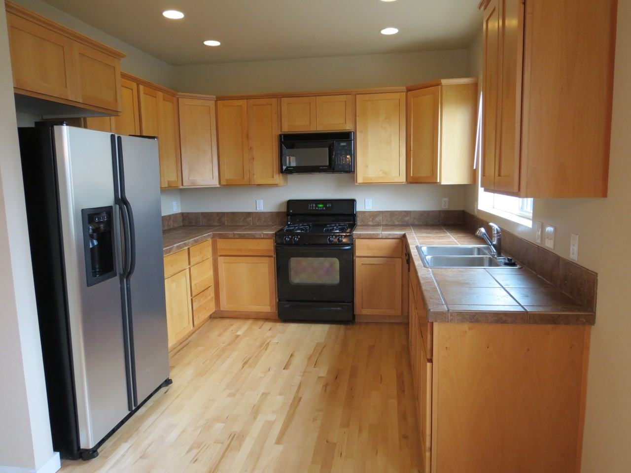 2488 28th Pl NE - Photo 3 of 21