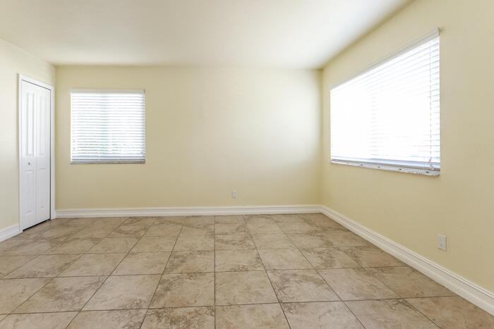 3175 Royalston Avenue - Photo 3 of 16