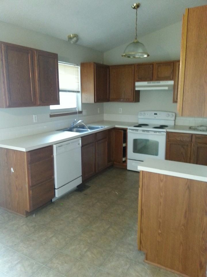 302 Pine Ridge Ct - Photo 3 of 12