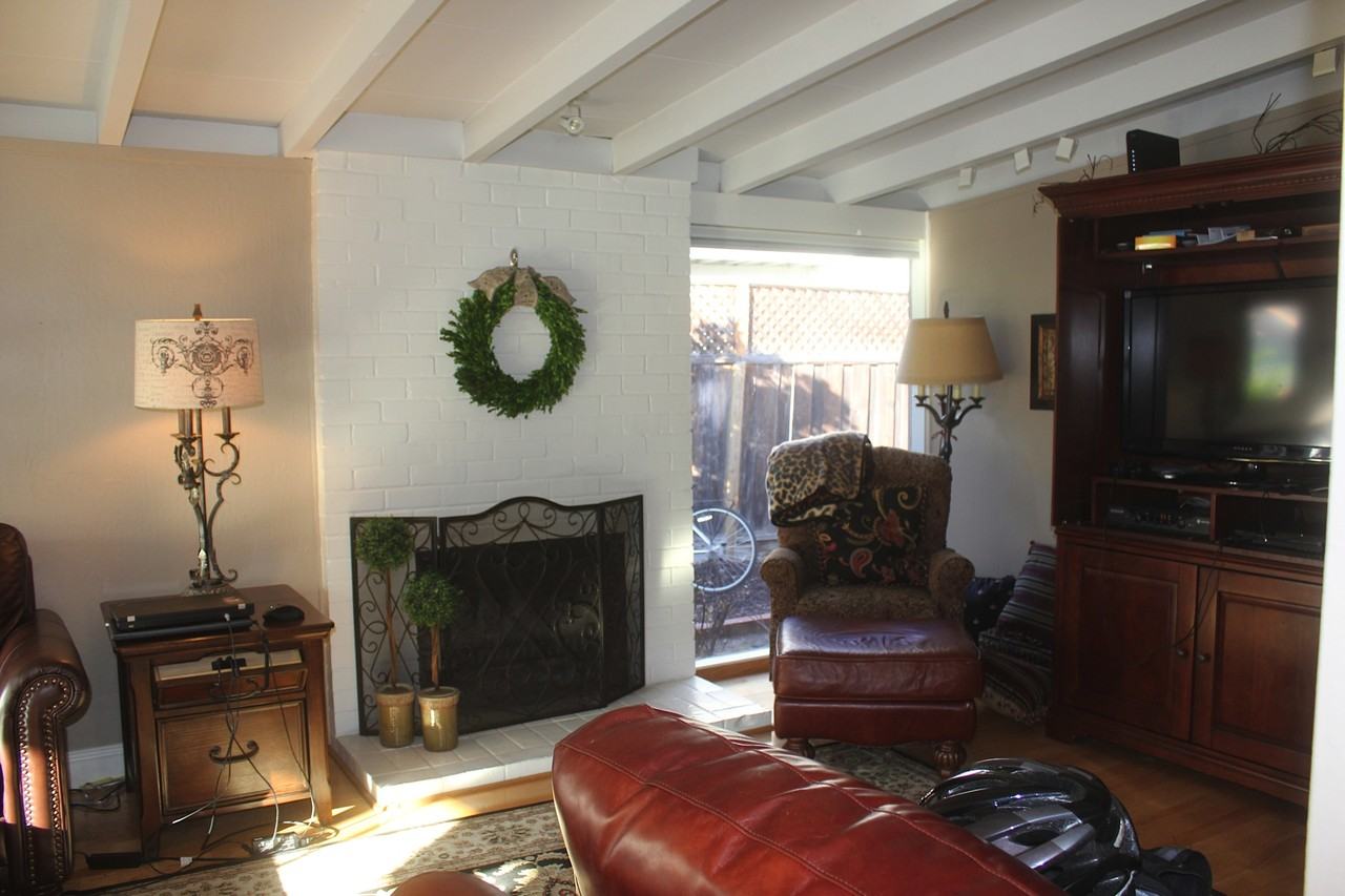 844 Driftwood Dr - Photo 2 of 21