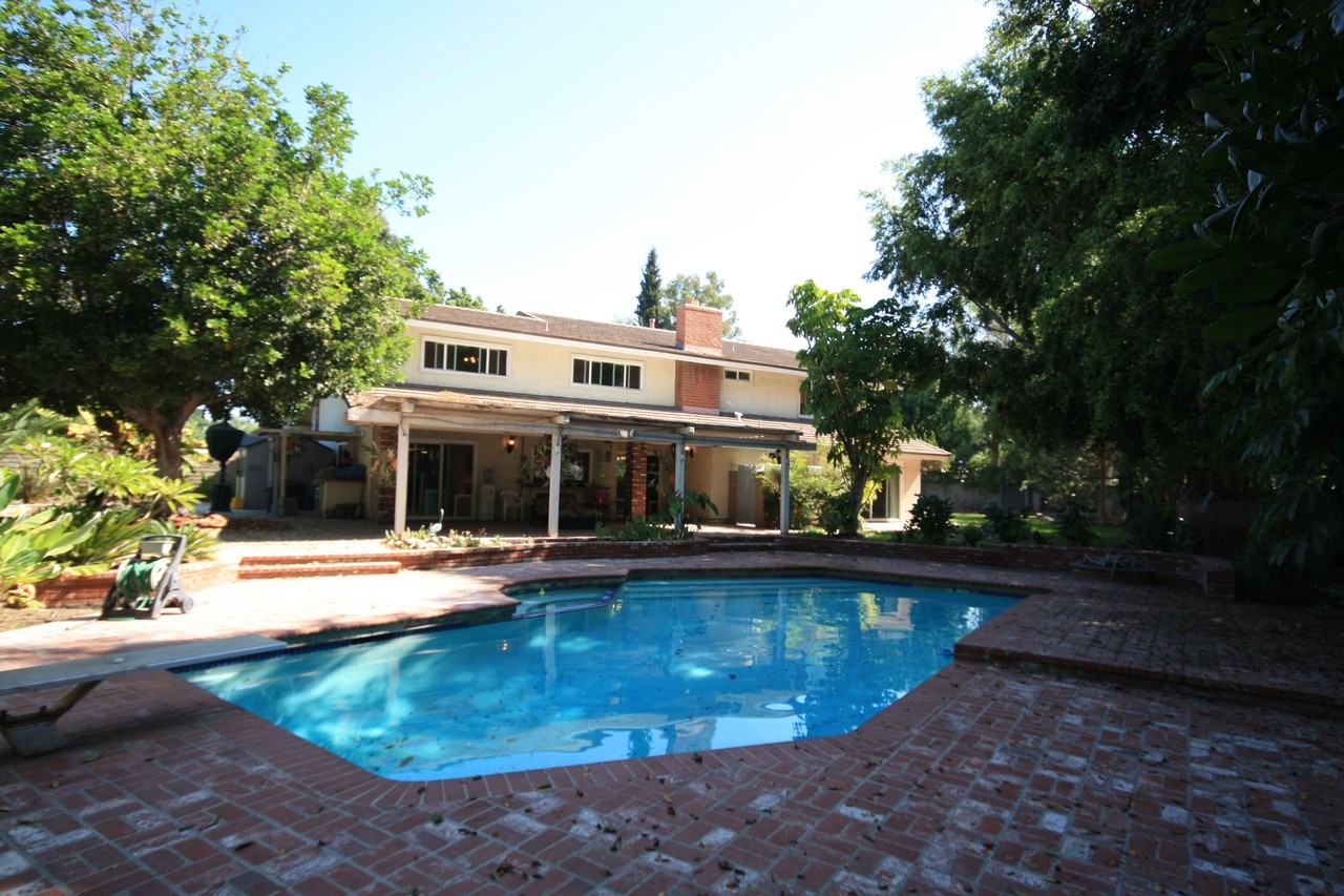 18562 Carmel Dr - Photo 2 of 15