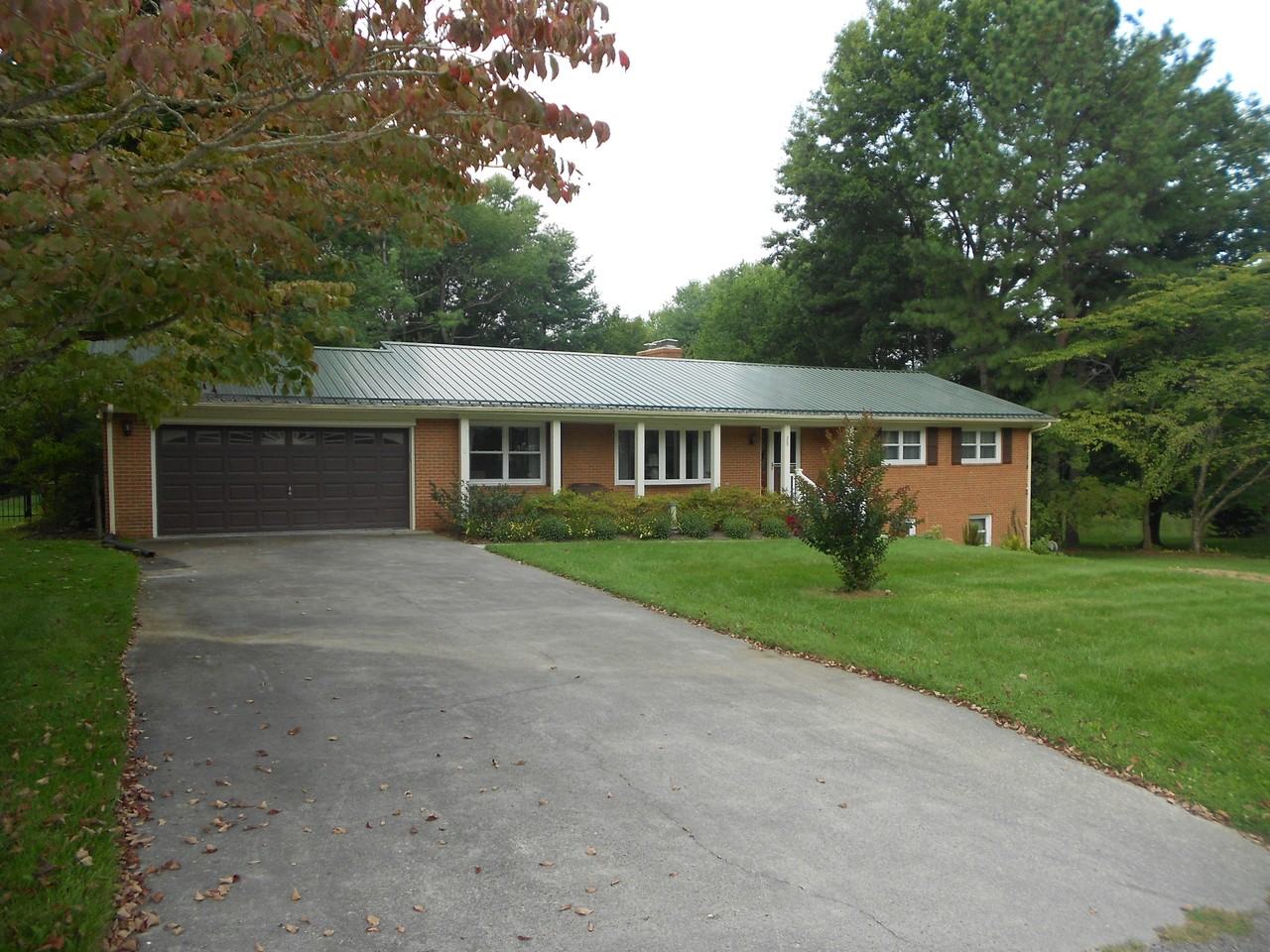 305 Apperson Dr - Photo 3 of 59