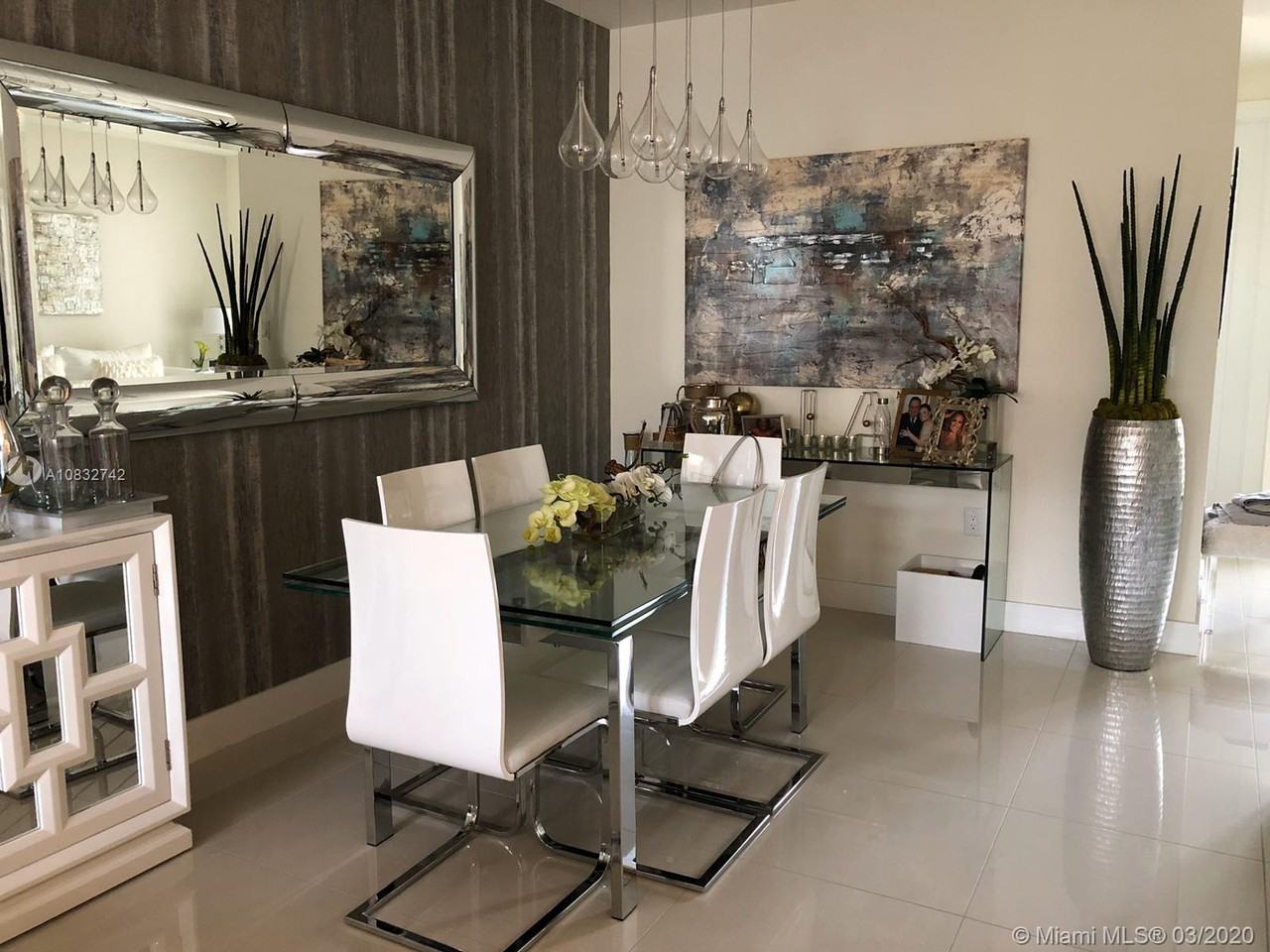 10422 Northwest 64th Terrace #0 - Photo 2 of 12