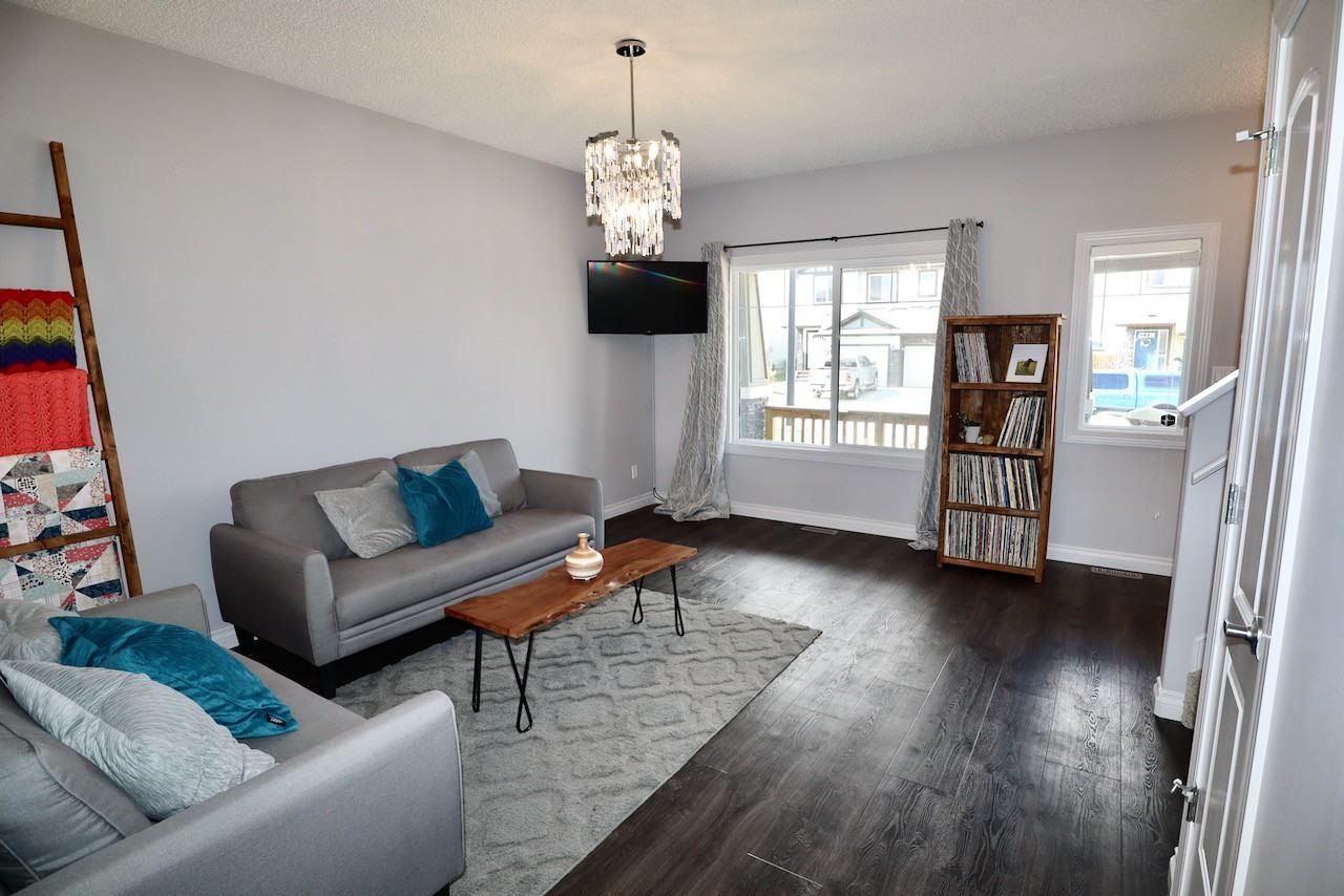 25 Currant Cres - Photo 2 of 22