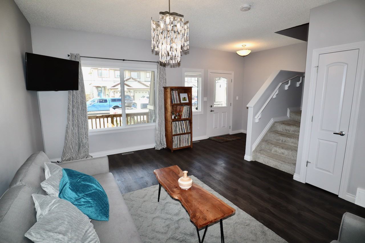 25 Currant Cres - Photo 3 of 22