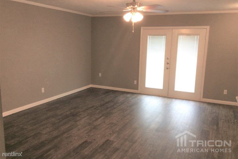 413 S Willow Street - Photo 2 of 4