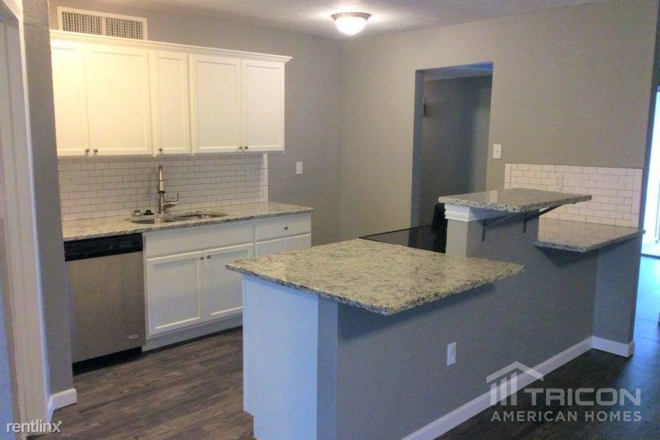 413 S Willow Street - Photo 3 of 4