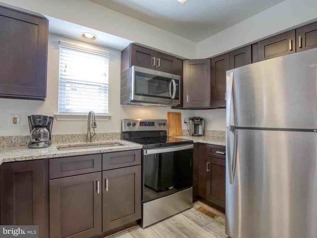 114 Oliver Court - Photo 3 of 31