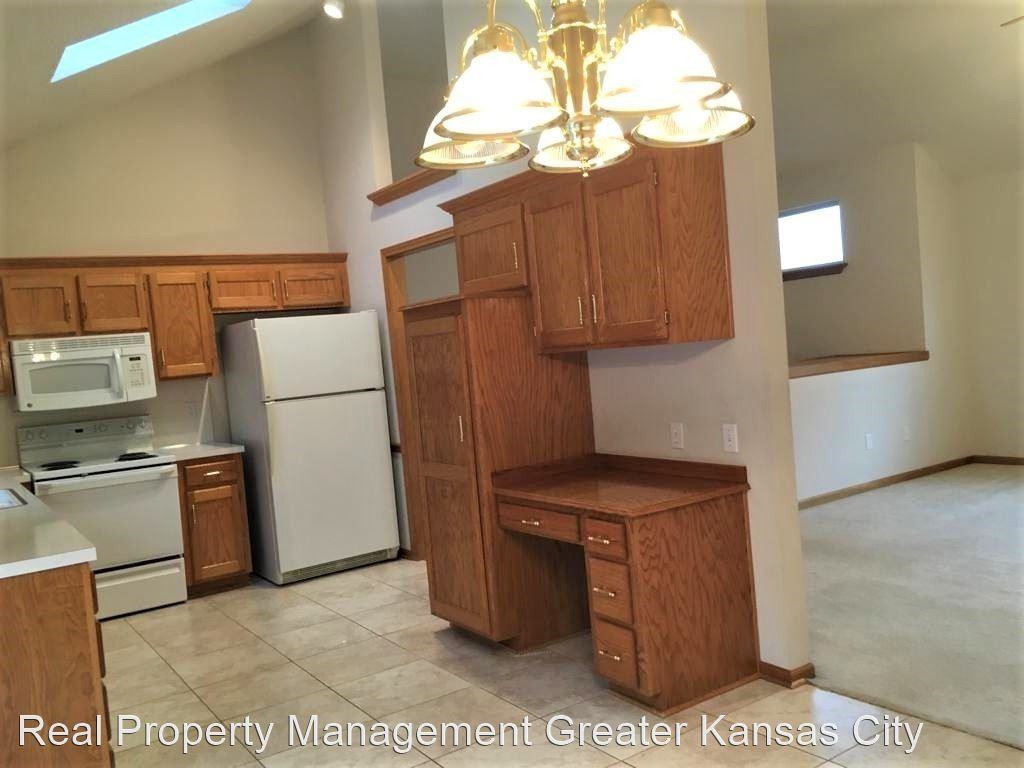 1912 Se 7th Street - Photo 3 of 23