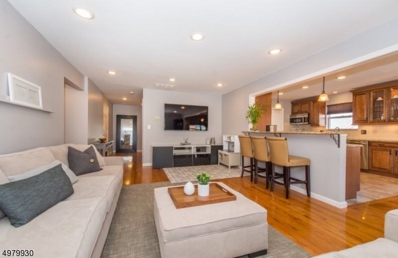 8 Ruby Ln - Photo 3 of 16