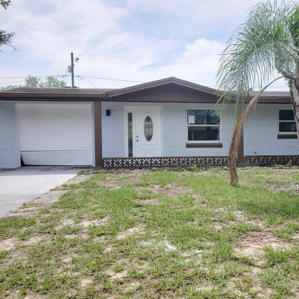 5026 Galaxy Dr - Photo 2 of 10