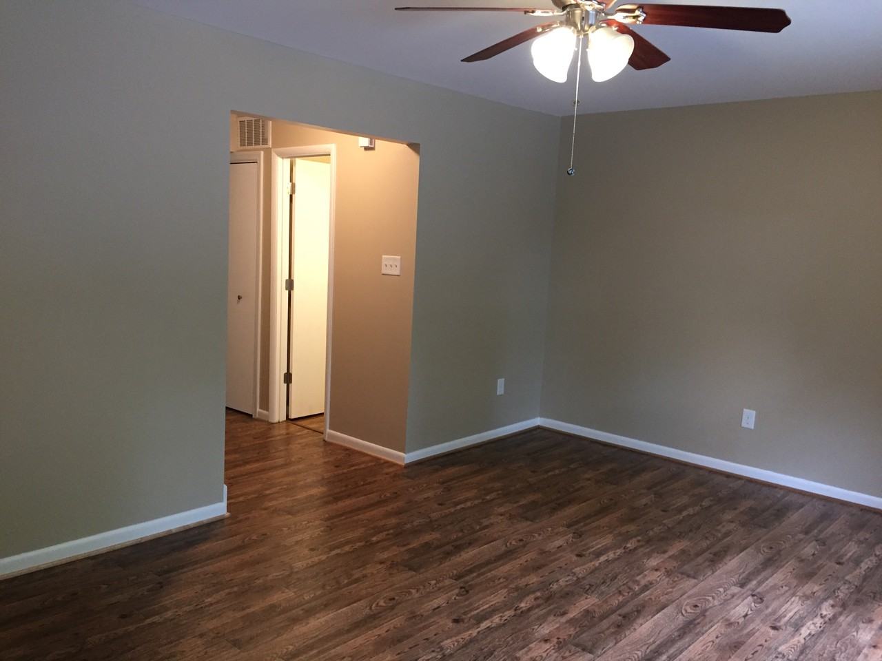 160 Albemarle Dr - Photo 3 of 13