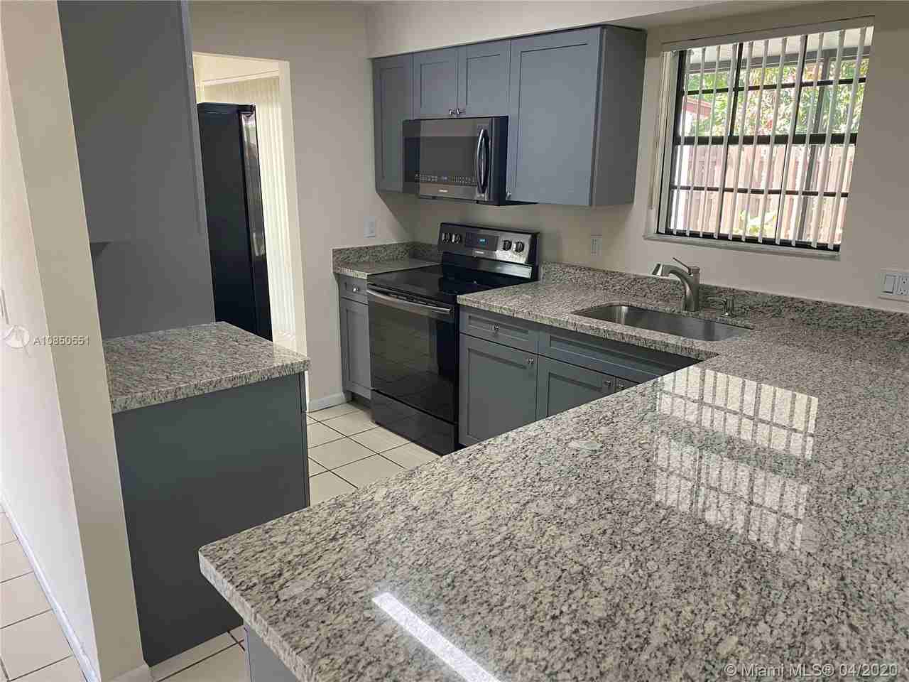 10422 Southwest 148th Avenue Drive - Photo 2 of 14