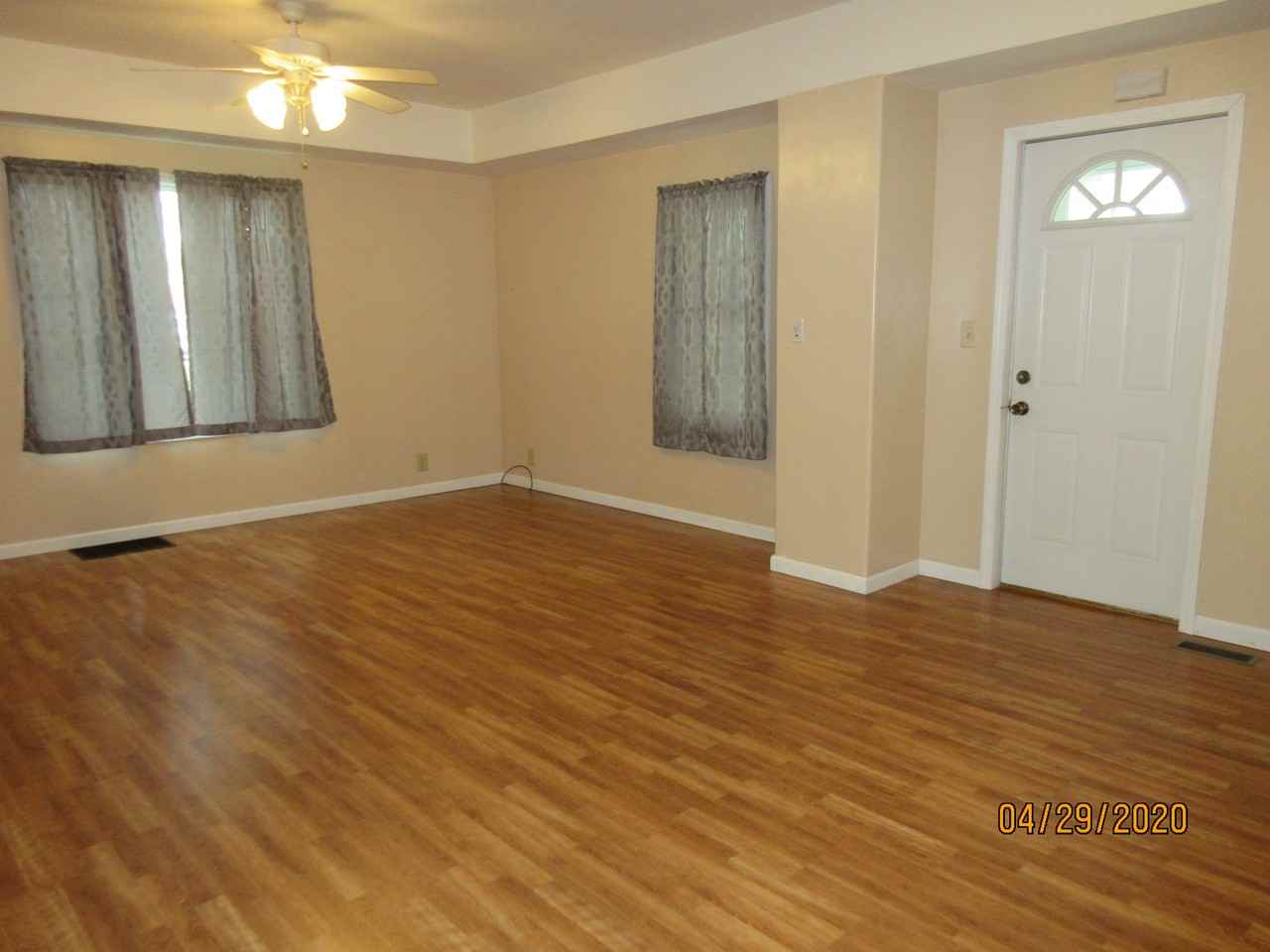 206 West Poplar Street - Photo 2 of 5