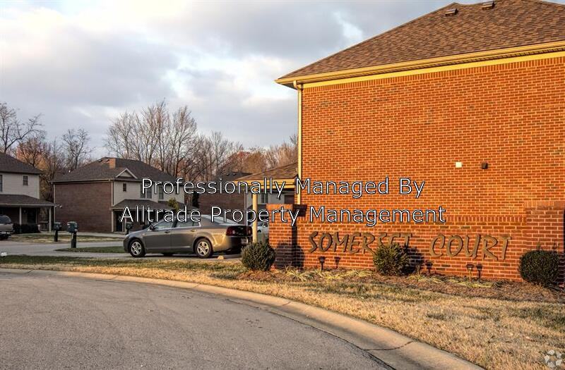 1101 Somerset Court - Photo 3 of 10