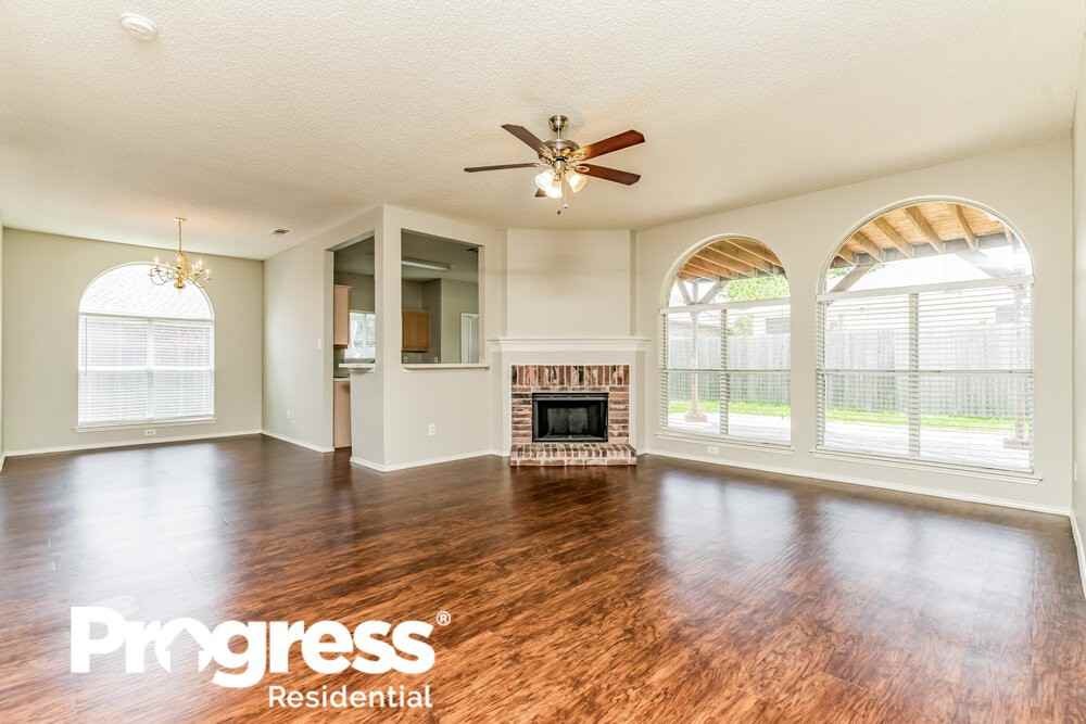 6806 Clear Creek Dr - Photo 3 of 22