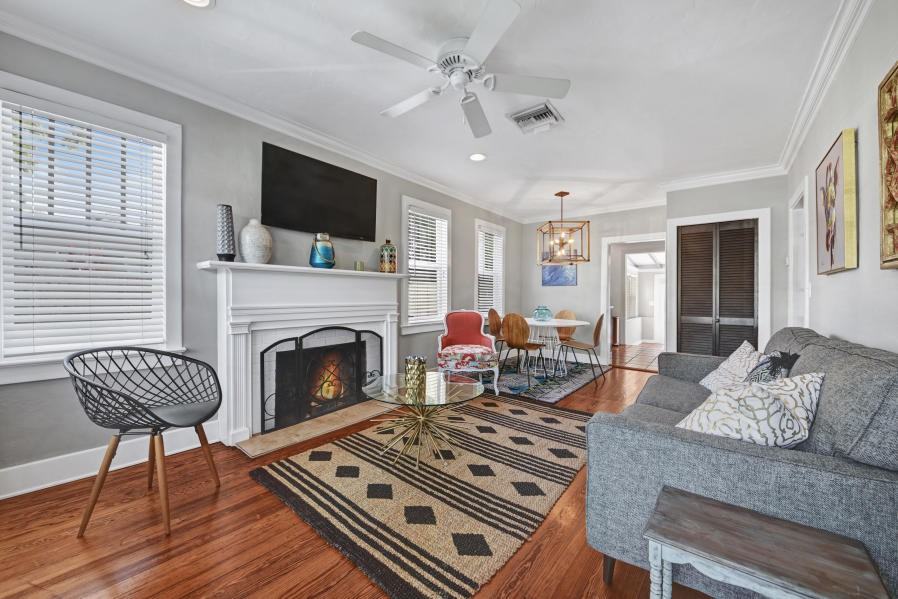 209 North Swinton Avenue - Photo 2 of 10