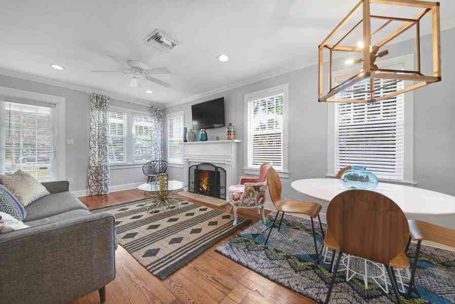 209 North Swinton Avenue - Photo 3 of 10