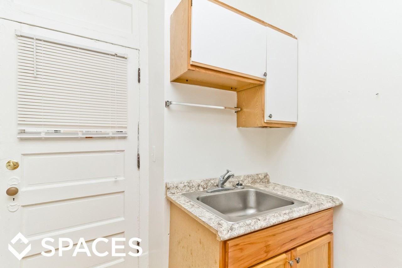 1317 West Estes Avenue - Photo 2 of 7