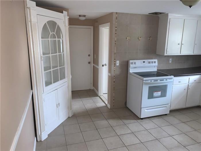 286 Maple Avenue - Photo 3 of 6