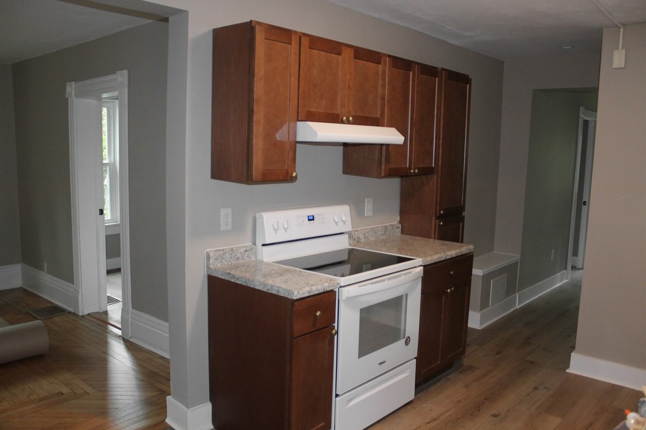 635 Franklin St - Photo 2 of 6