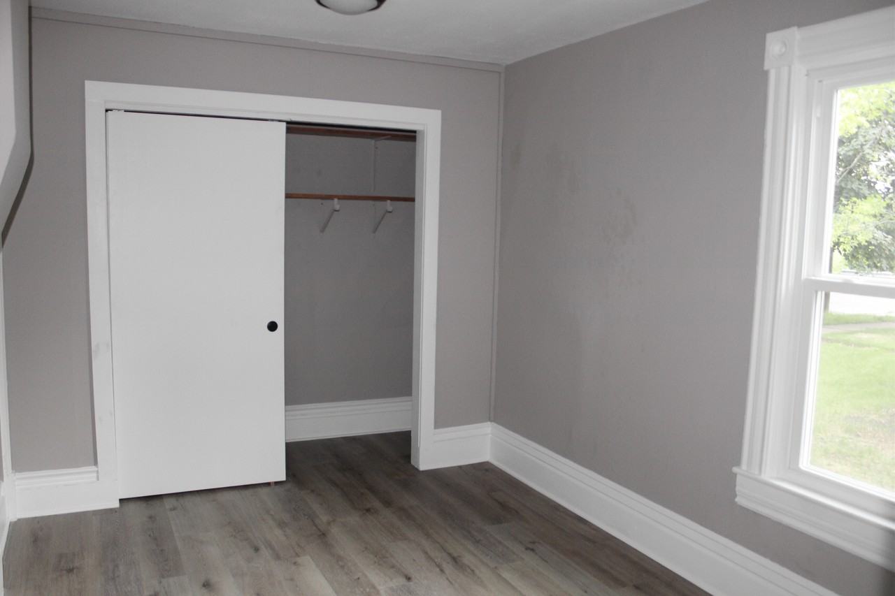 635 Franklin St - Photo 3 of 6