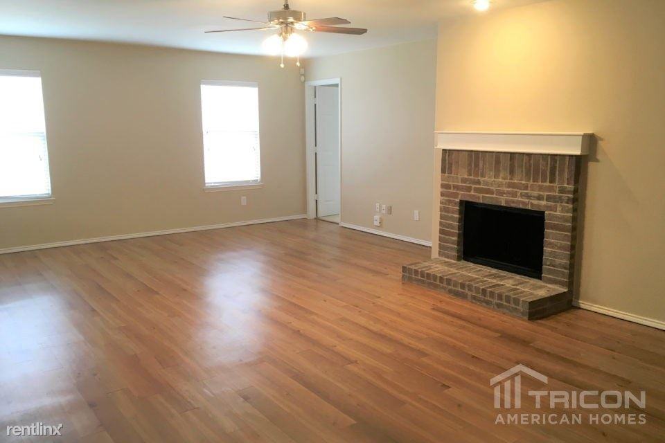 2506 Eastwood Drive - Photo 2 of 7