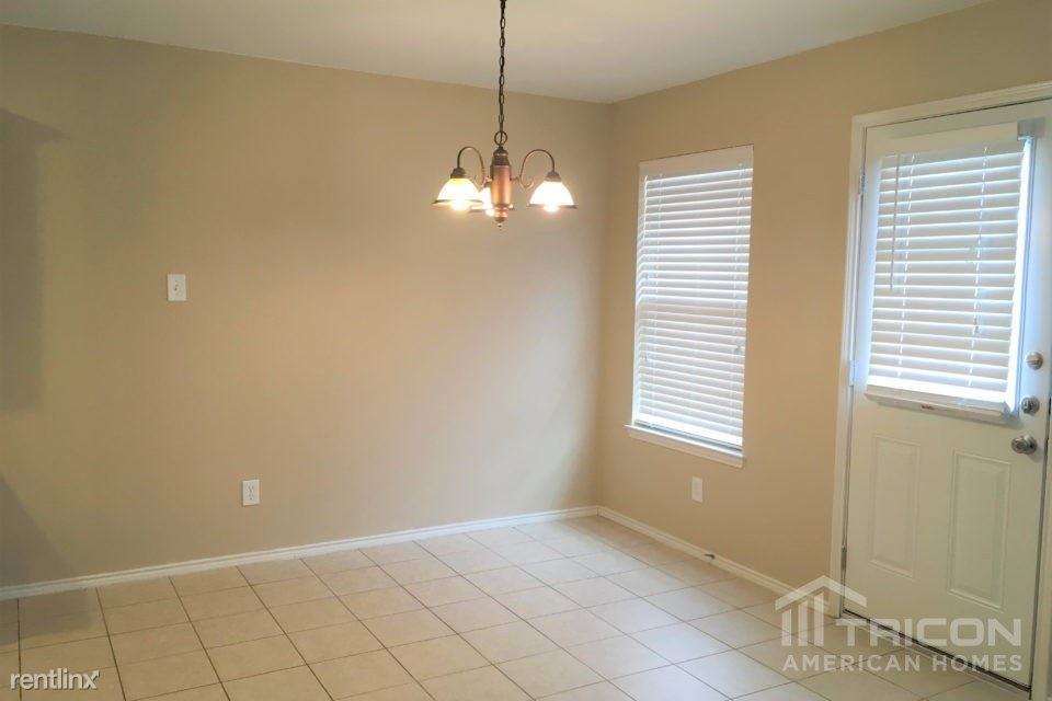 2506 Eastwood Drive - Photo 3 of 7